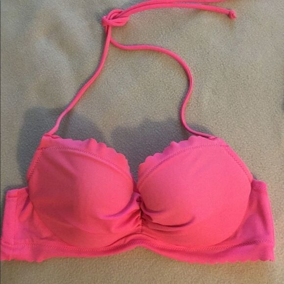 Victoria’s Secret 32B Getaway Halter bikini top - Picture 2 of 8